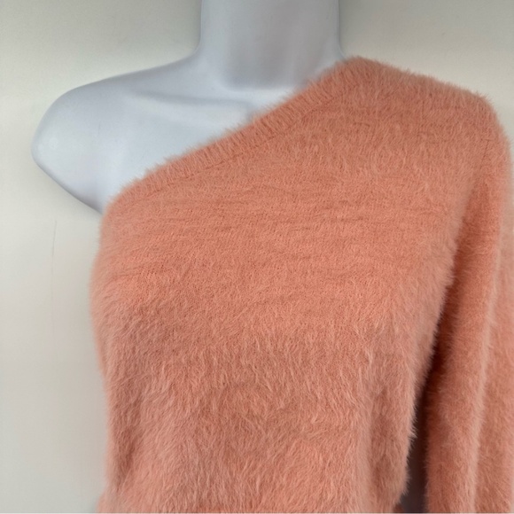 Le Lis Fuzzy One Shoulder Top Sweater Pink Peach Coral Size Medium NWT - Picture 5 of 11
